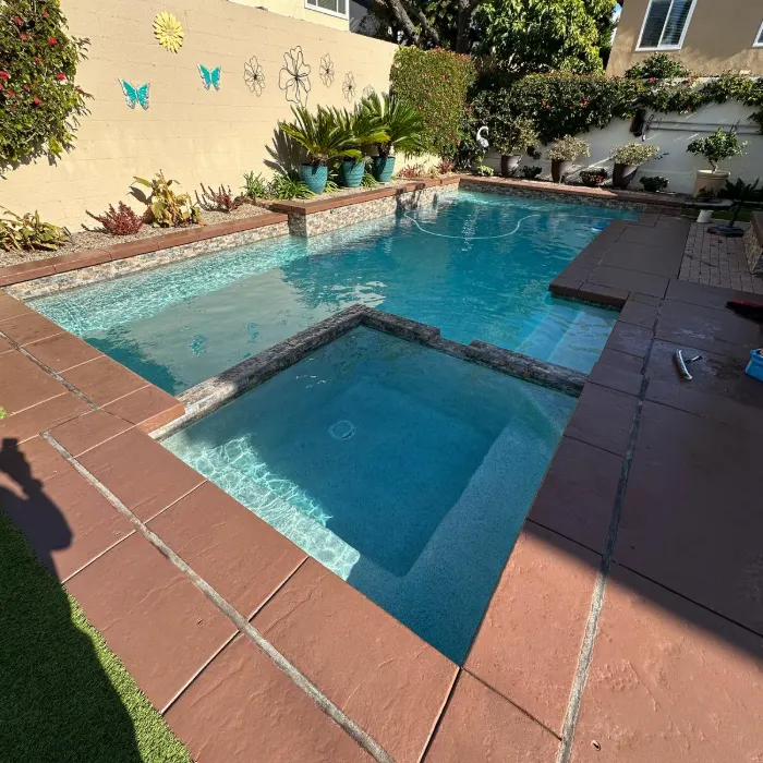 Pool and spa in a Southern California backyard